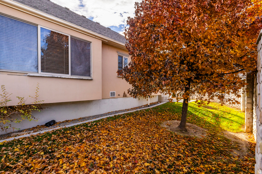 5588 S FARM HILL DR Salt Lake City, UT 84117