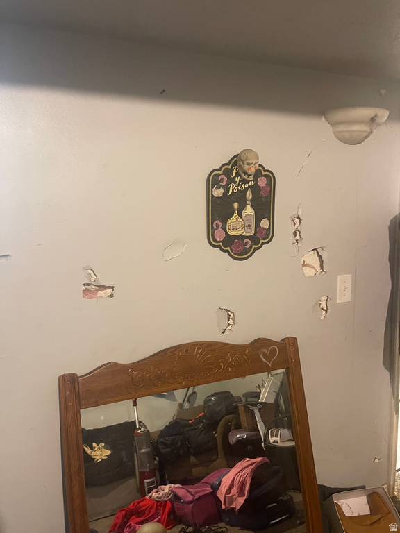 5615 S HONEYSUCKLE WAY Salt Lake City, UT 84118