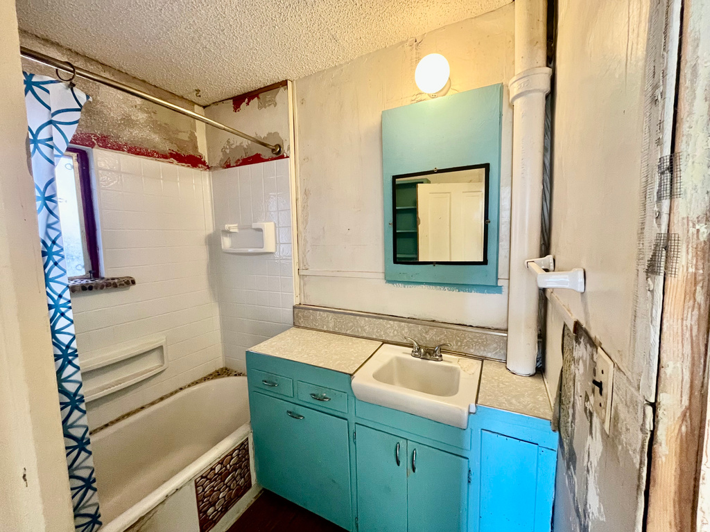 94 E 100 N Moab, UT 84532