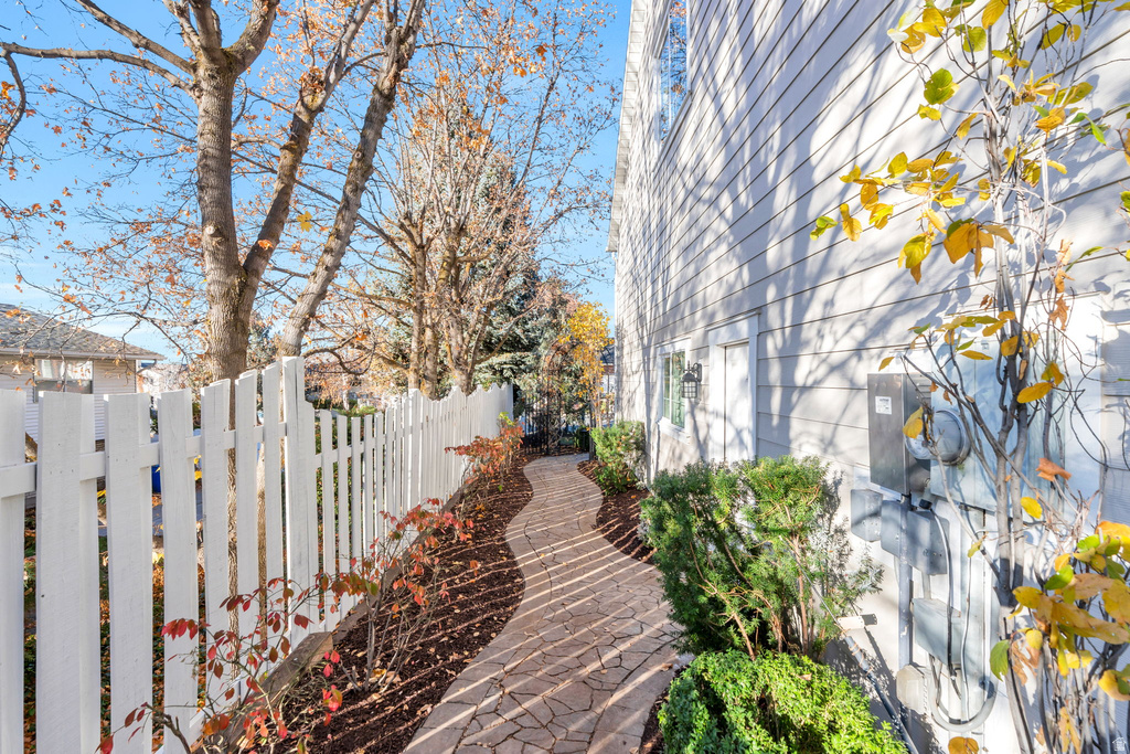 1096 E 2500 N Provo, UT 84604