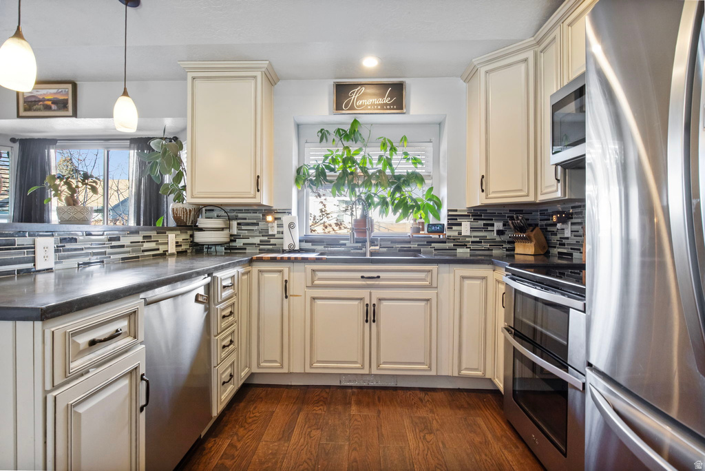 5798 W PLUMBAGO AVE Salt Lake City, UT 84118