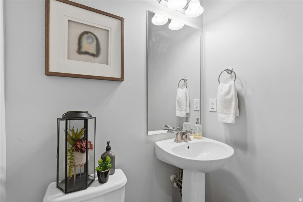 2326 N PENSTEMON WAY Lehi, UT 84048