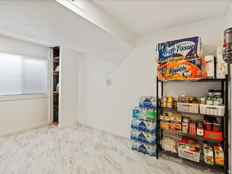 943 W 60 N Layton, UT 84041