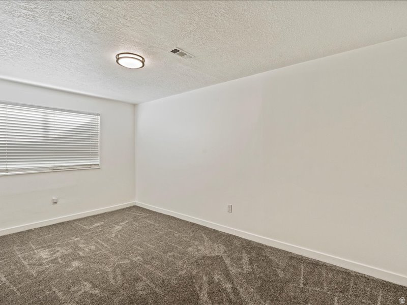 943 W 60 N Layton, UT 84041