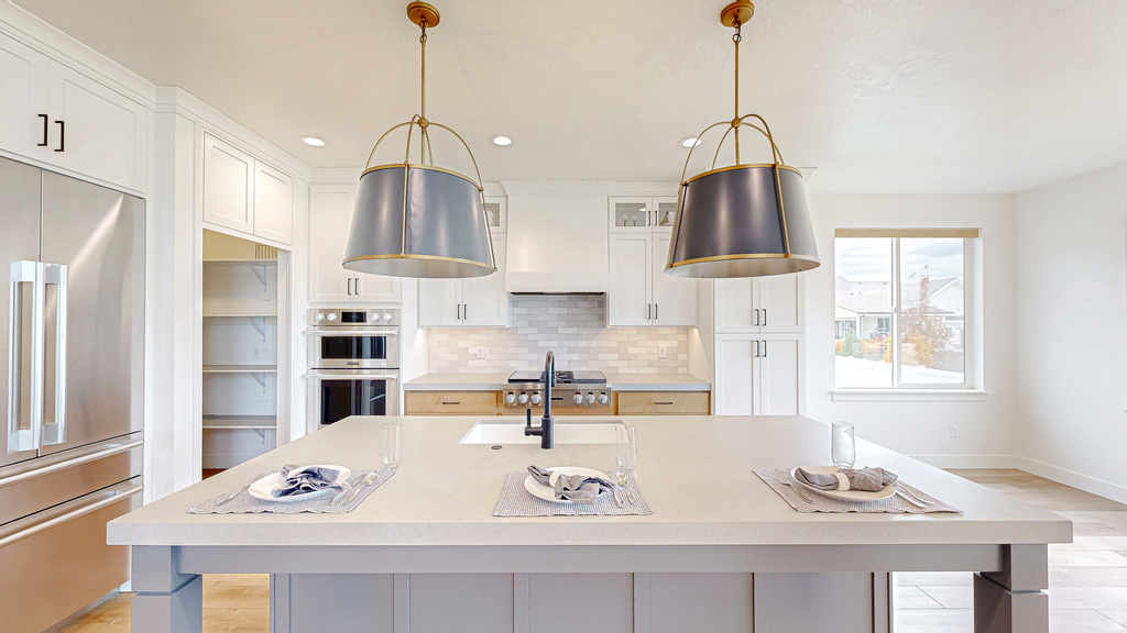 897 N MAIN ST ST Mapleton, UT 84664