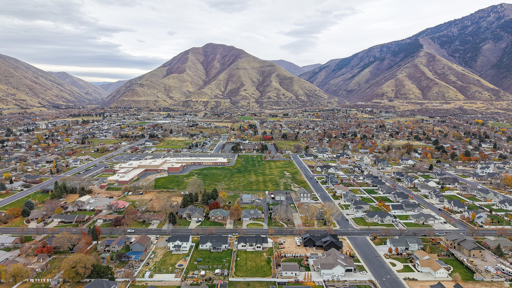 897 N MAIN ST ST Mapleton, UT 84664