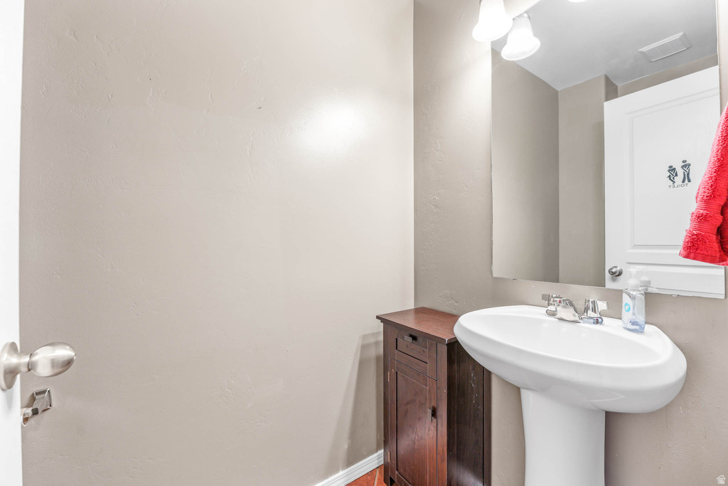 8224 S OAK VISTA DR West Jordan, UT 84081