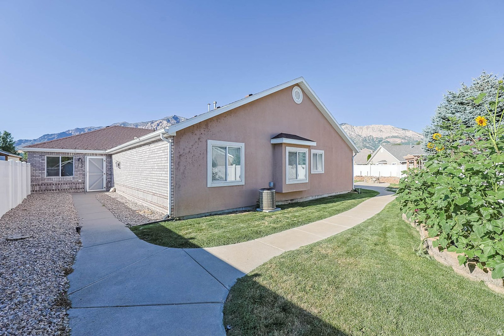 2474 N DORCHESTER AVE Harrisville, UT 84414