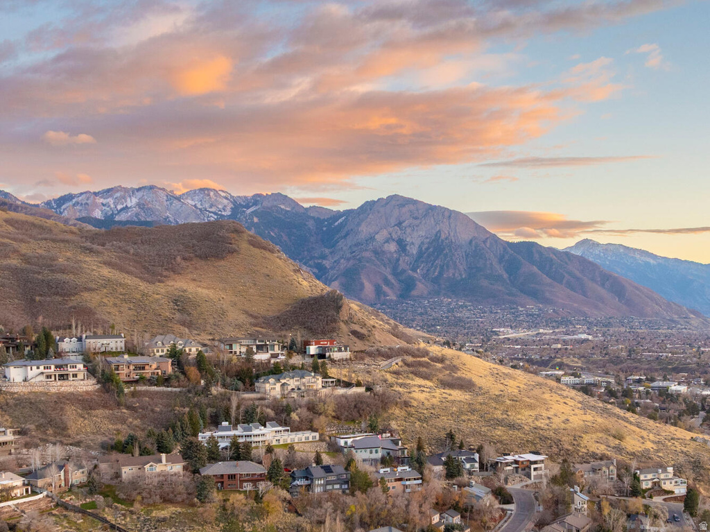 2662 E SKYLINE DR Salt Lake City, UT 84108