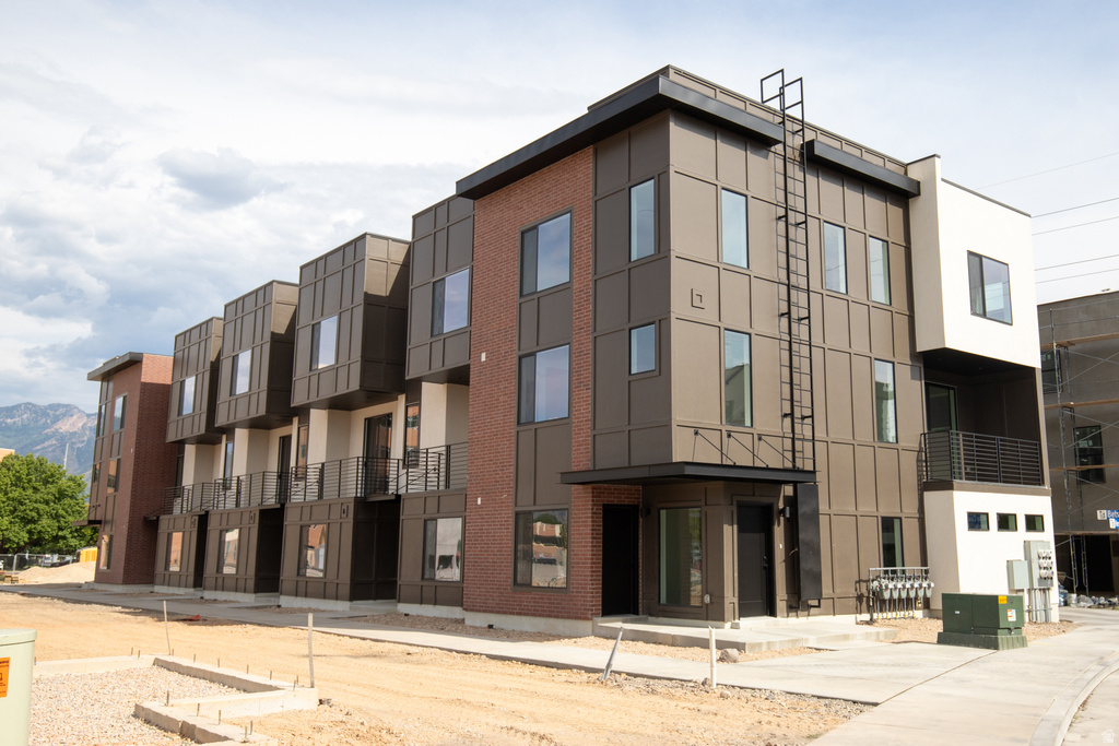 597 E Betsey Cove Cv #24