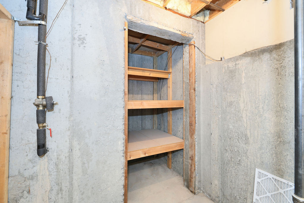 7165 S CALLIE DR West Jordan, UT 84084