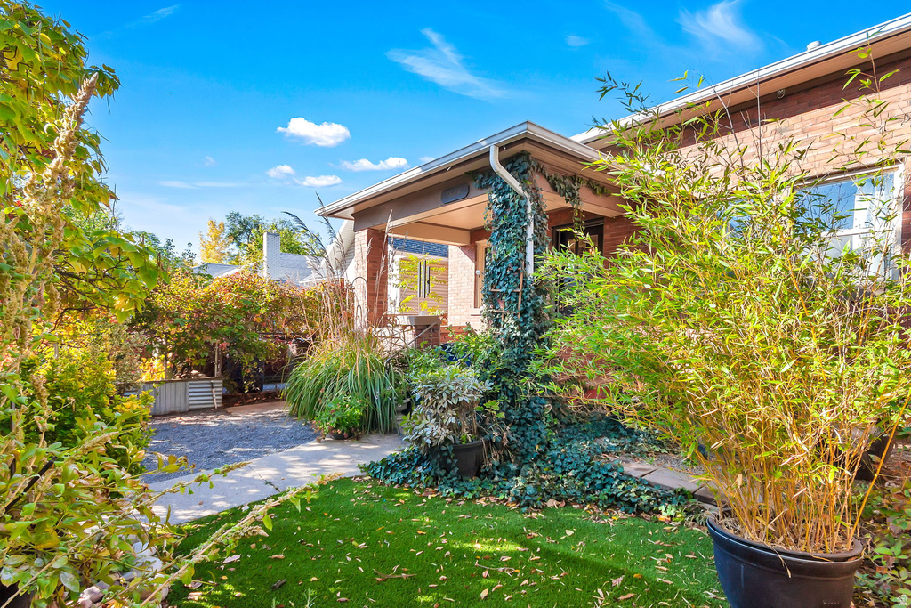 1888 S 800 E Salt Lake City, UT 84105