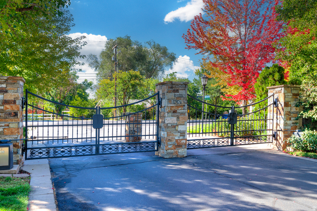 6176 S VERNESS CV Holladay, UT 84121