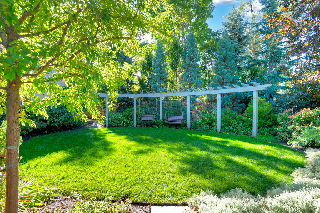 6176 S VERNESS CV Holladay, UT 84121