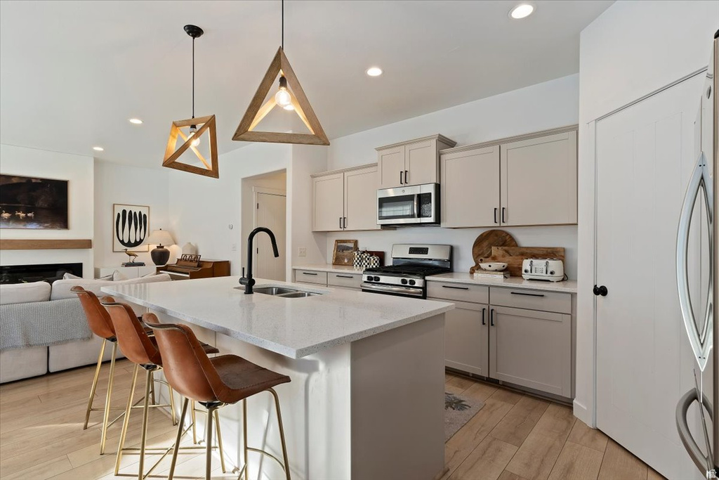 598 S HIGHPOINT DR Saratoga Springs, UT 84045