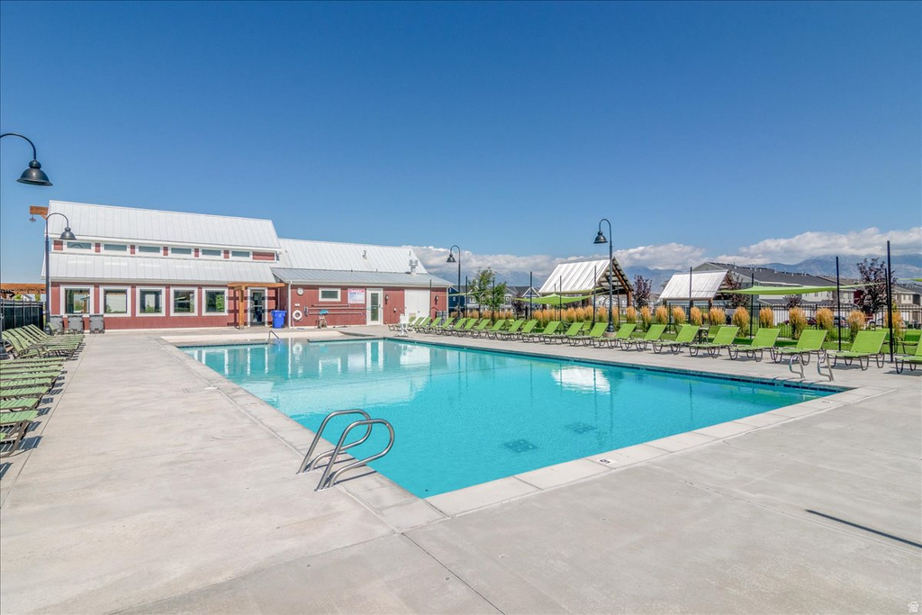 598 S HIGHPOINT DR Saratoga Springs, UT 84045