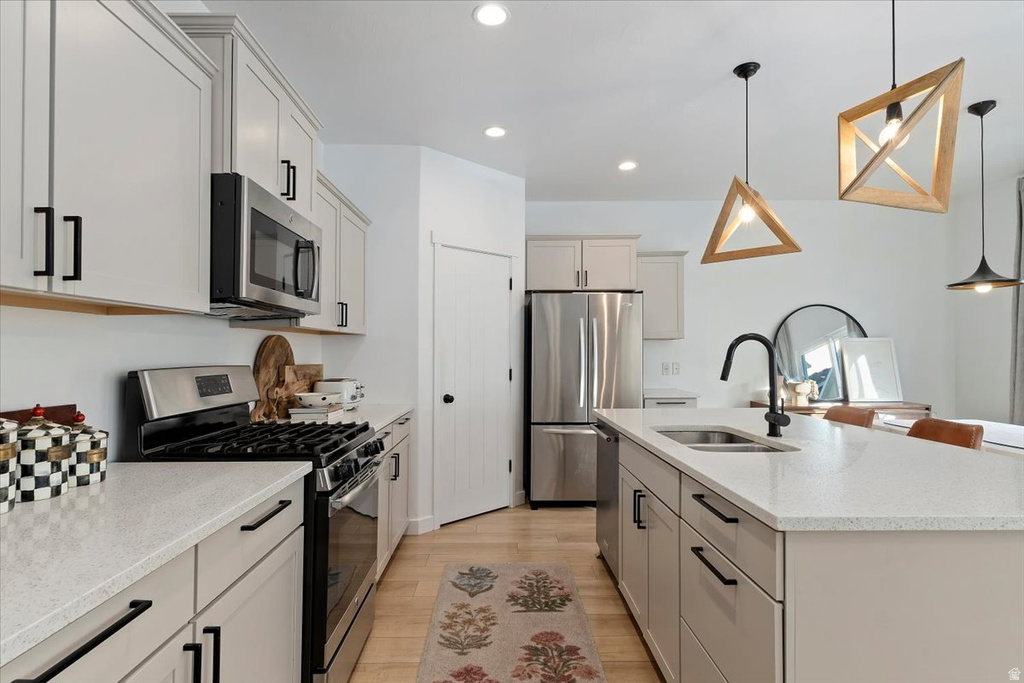 598 S HIGHPOINT DR Saratoga Springs, UT 84045