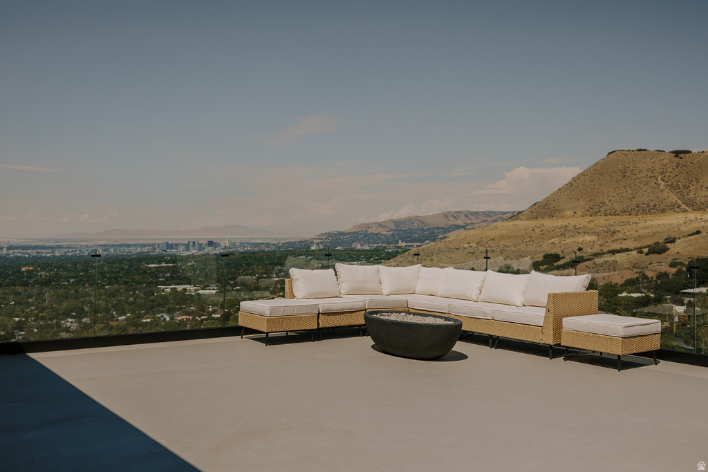 2244 S LAKELINE CIR Salt Lake City, UT 84109