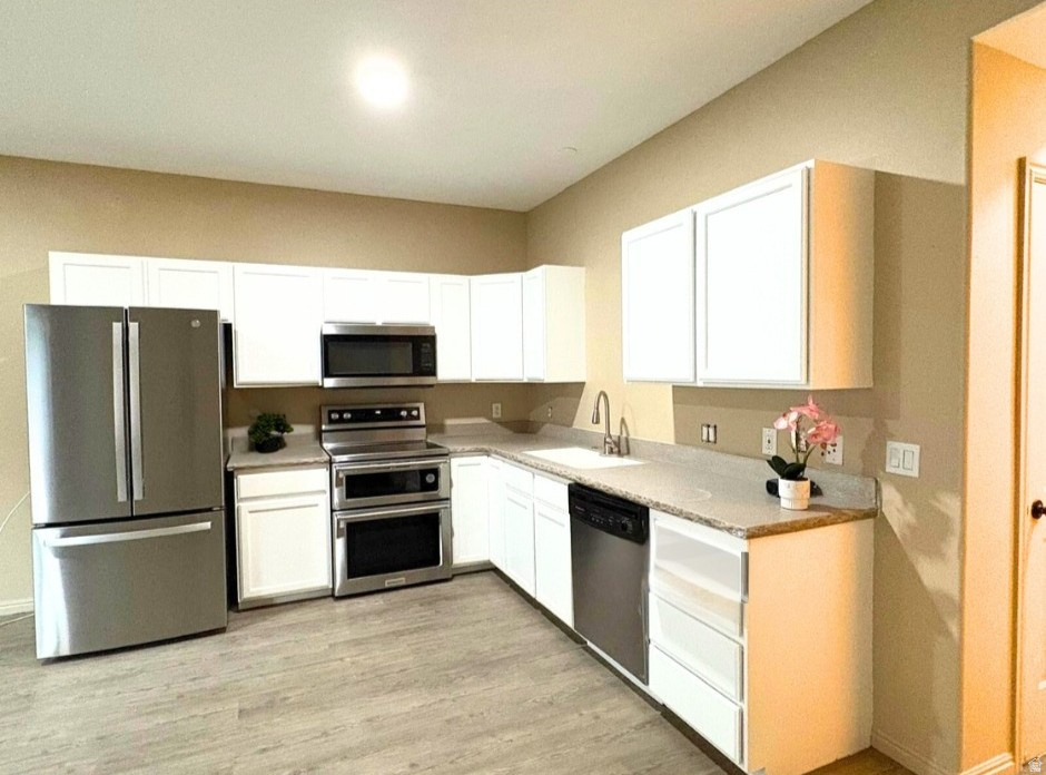 2402 S BLACK VILLAGE CT West Valley City, UT 84119