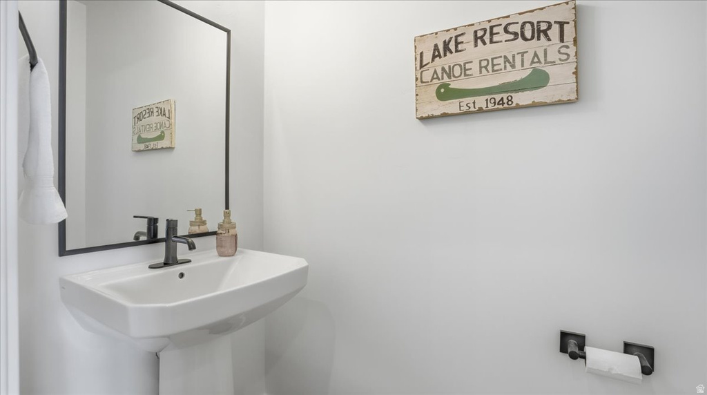 5959 N 5000 W Mountain Green, UT 84050