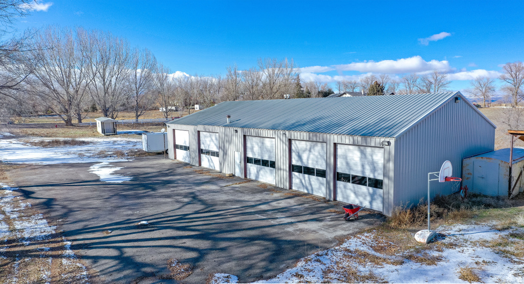 2071 E 3000 S Vernal, UT 84078