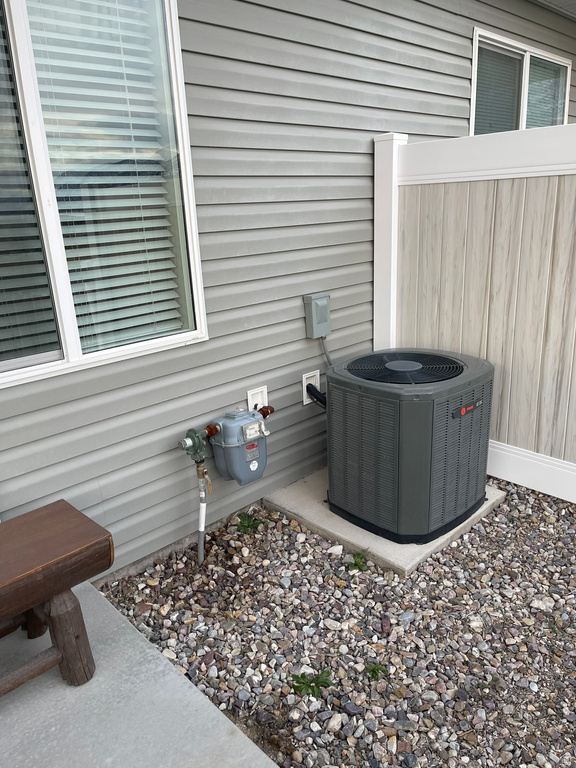 47 CEDAR LN Malad City, ID 83252