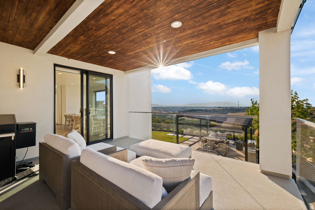 Balcony featuring outdoor lounge area
