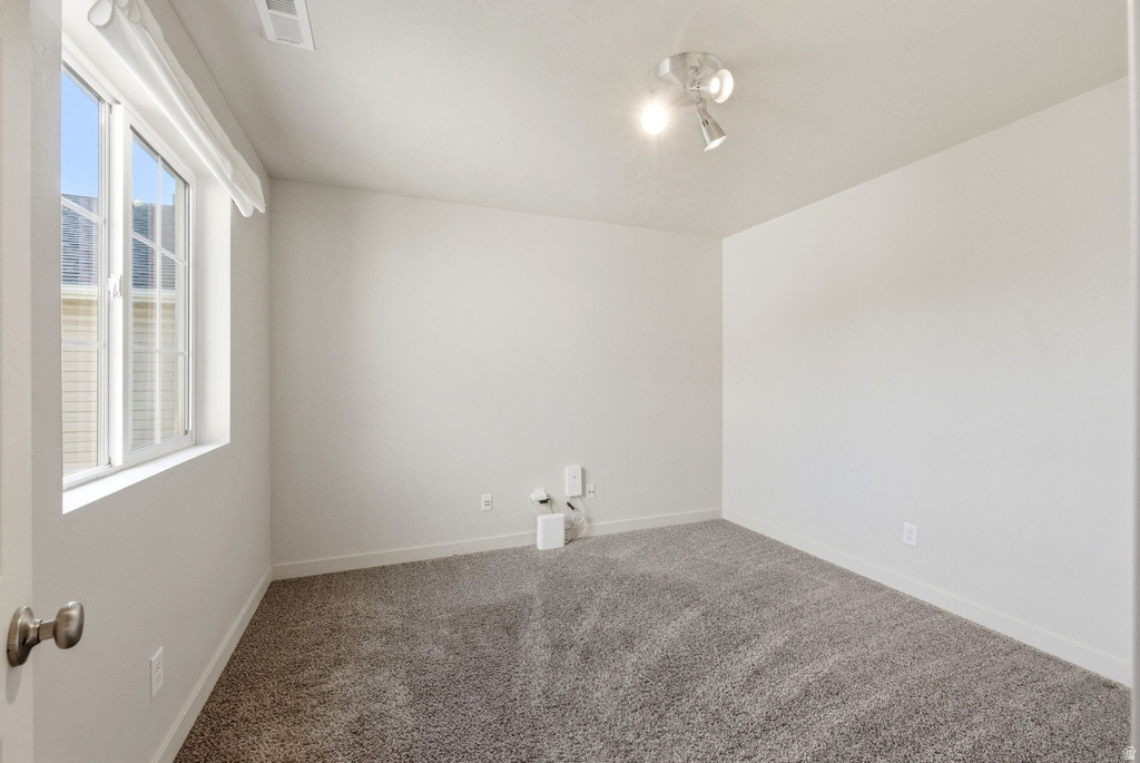 968 W STONEHAVEN DR North Salt Lake, UT 84054