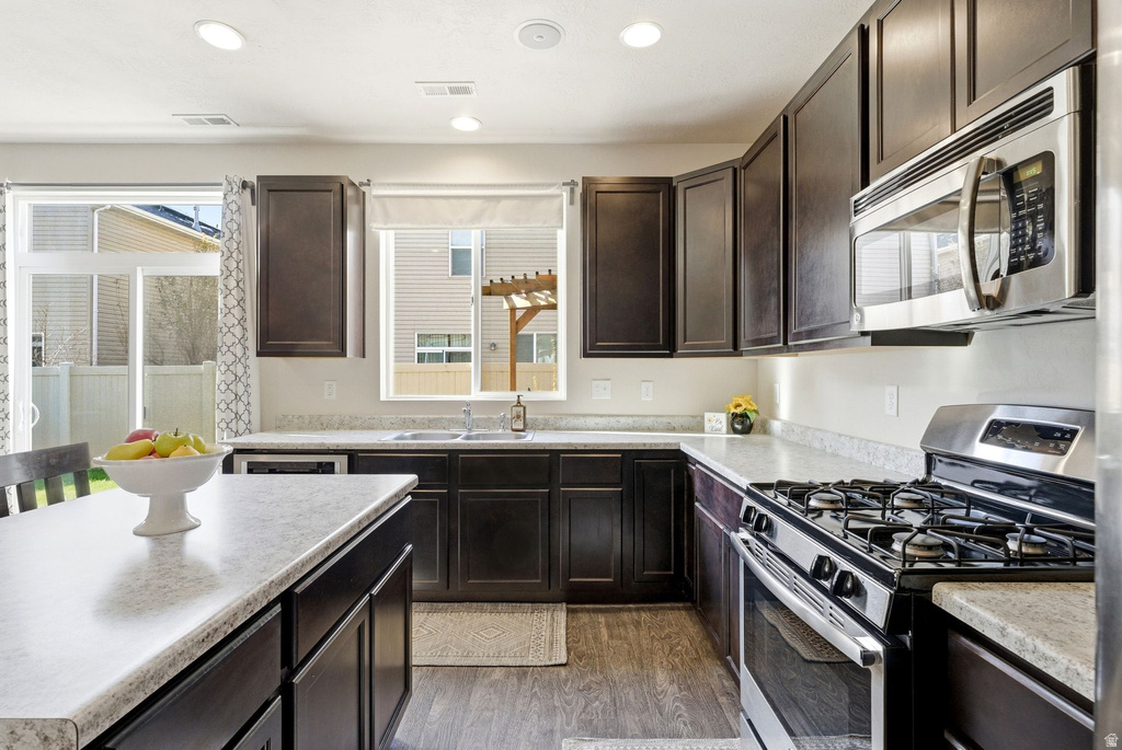 968 W STONEHAVEN DR North Salt Lake, UT 84054