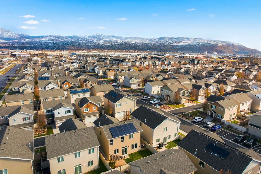 968 W STONEHAVEN DR North Salt Lake, UT 84054