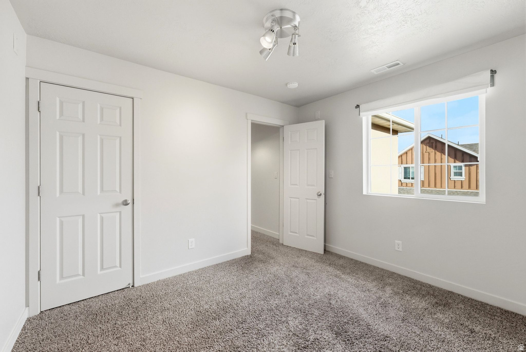 968 W STONEHAVEN DR North Salt Lake, UT 84054