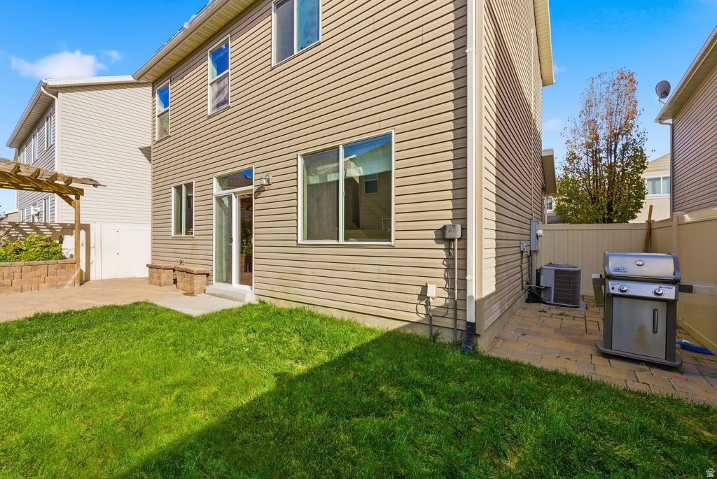 968 W STONEHAVEN DR North Salt Lake, UT 84054