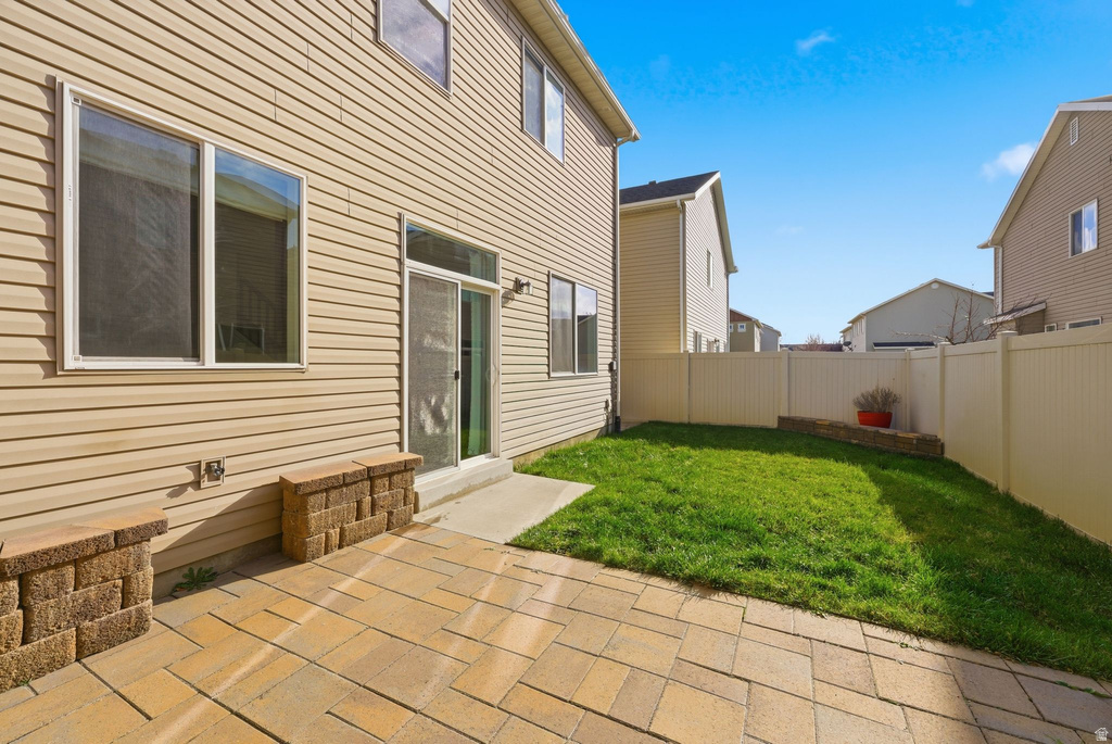 968 W STONEHAVEN DR North Salt Lake, UT 84054