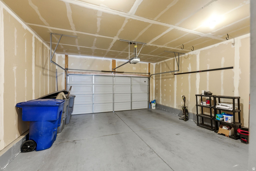 968 W STONEHAVEN DR North Salt Lake, UT 84054