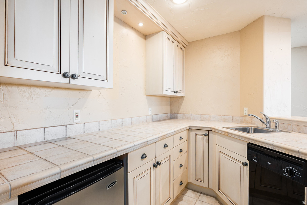 8362 S VIA RIVIERA WAY Cottonwood Heights, UT 84093