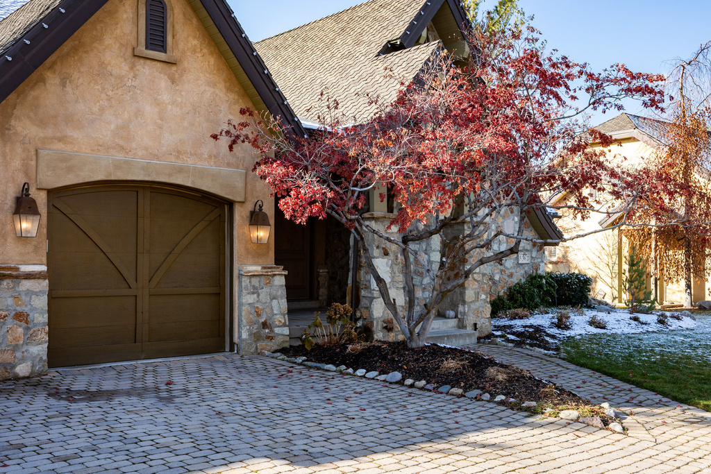 8362 S VIA RIVIERA WAY Cottonwood Heights, UT 84093