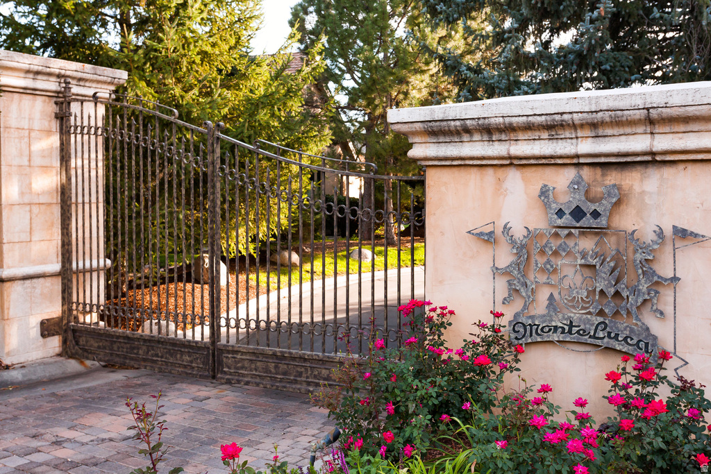 8362 S VIA RIVIERA WAY Cottonwood Heights, UT 84093