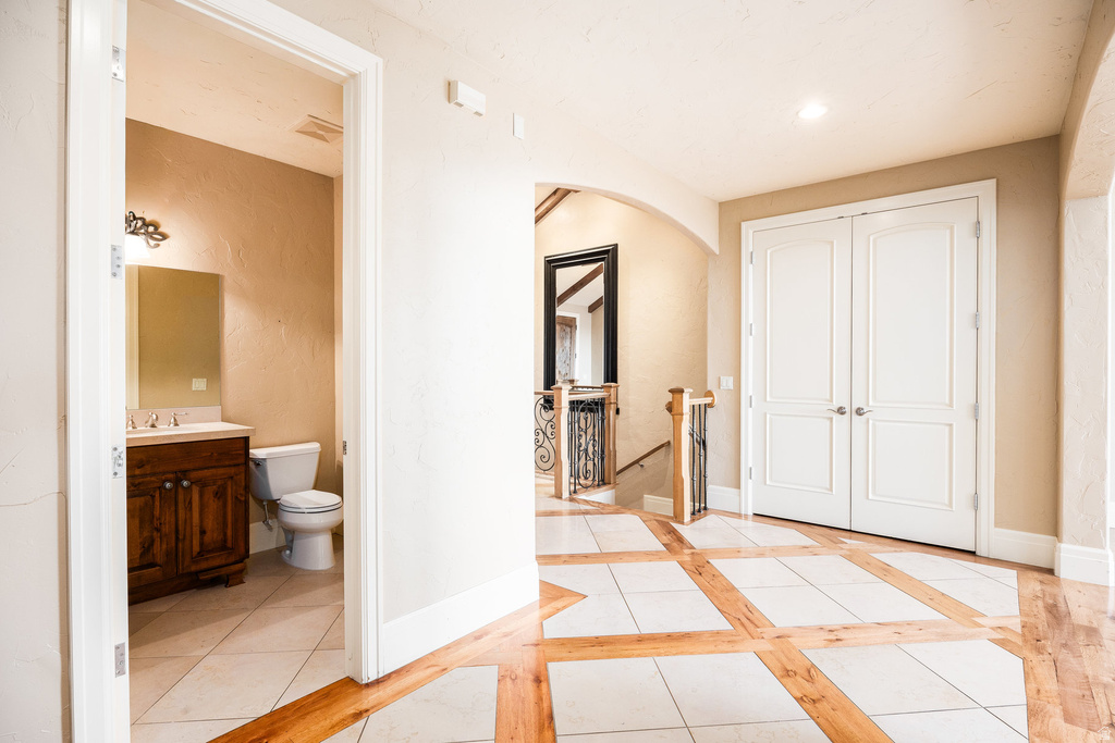 8362 S VIA RIVIERA WAY Cottonwood Heights, UT 84093