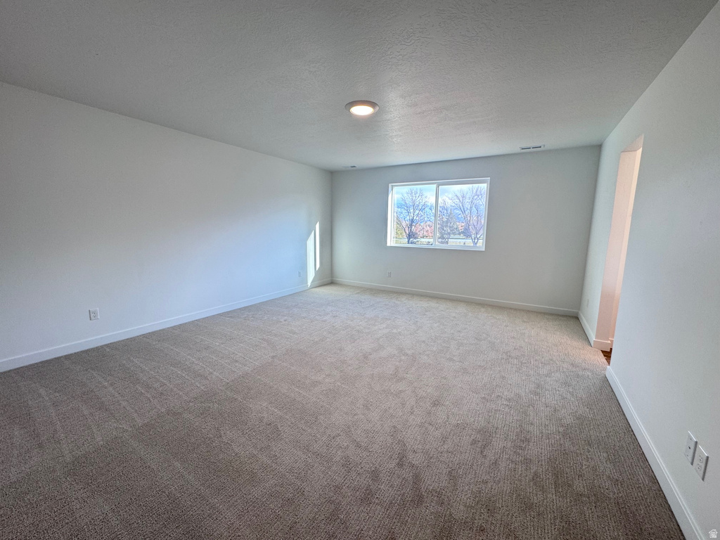 5241 S PARAMOUNT DR #216 Riverdale, UT 84405