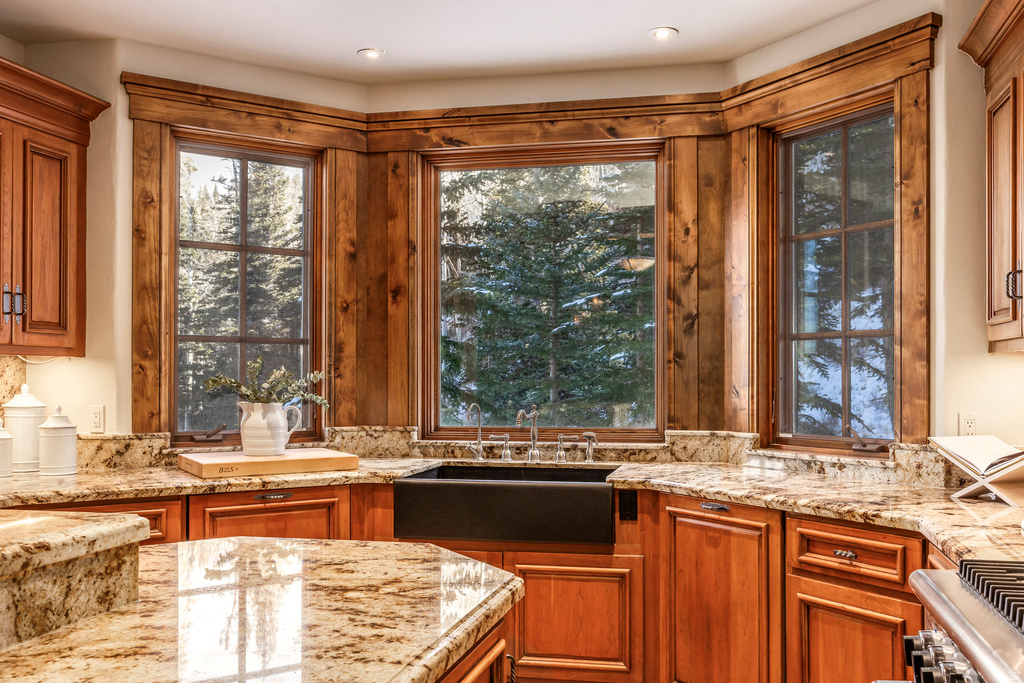 125 WHITE PINE CANYON RD Park City, UT 84060