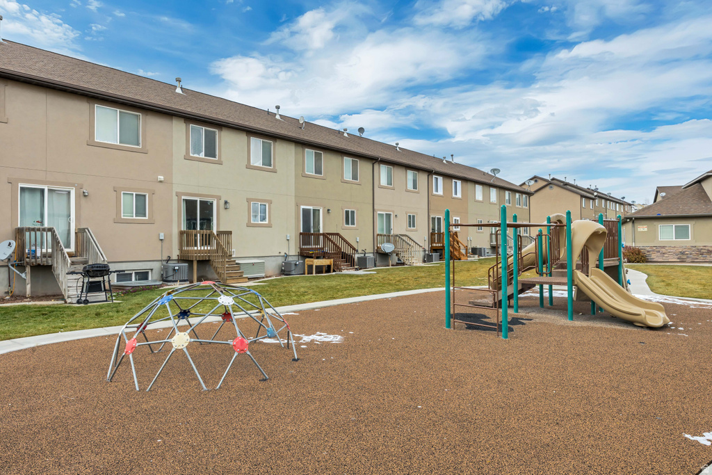 2012 N BELMONT DR Saratoga Springs, UT 84045