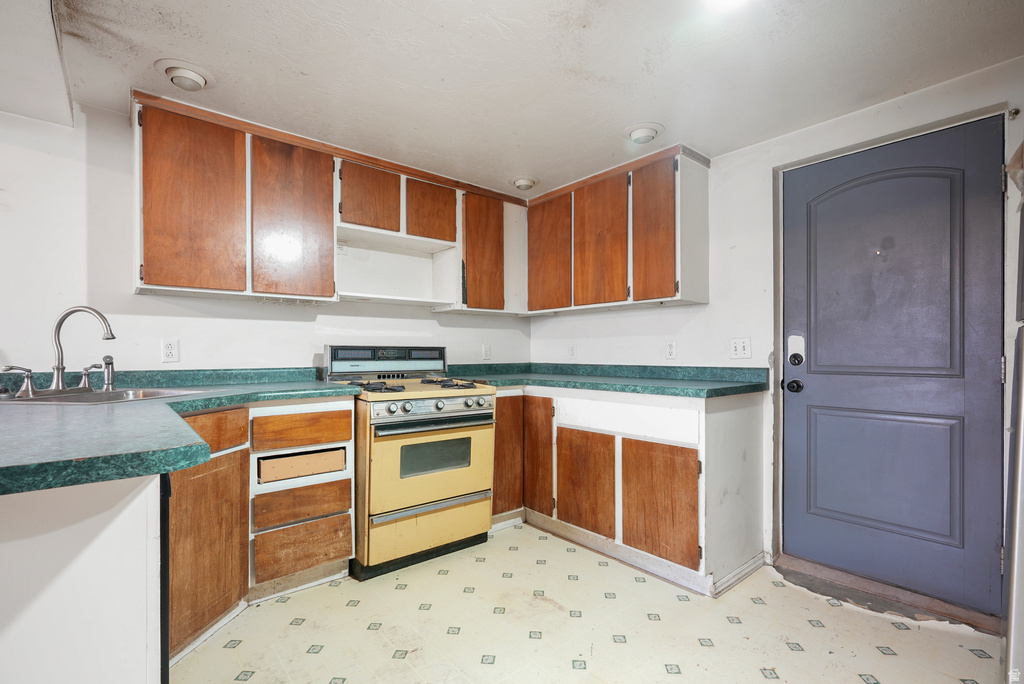 7174 S 1380 W West Jordan, UT 84084