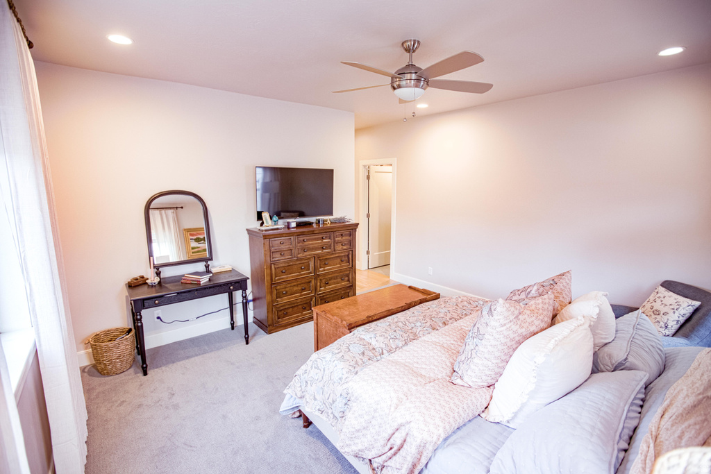 1370 N CEDAR HOLLOW BLVD Lehi, UT 84043