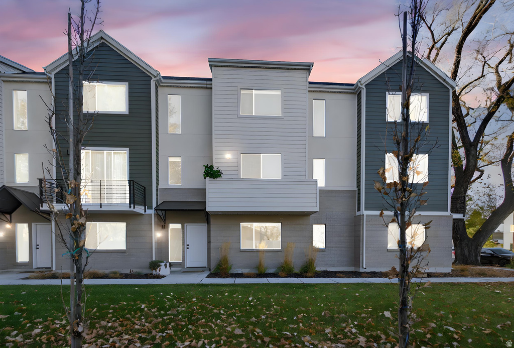 457 E Alice Way #102