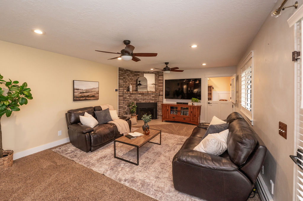 904 W 2300 S Syracuse, UT 84075