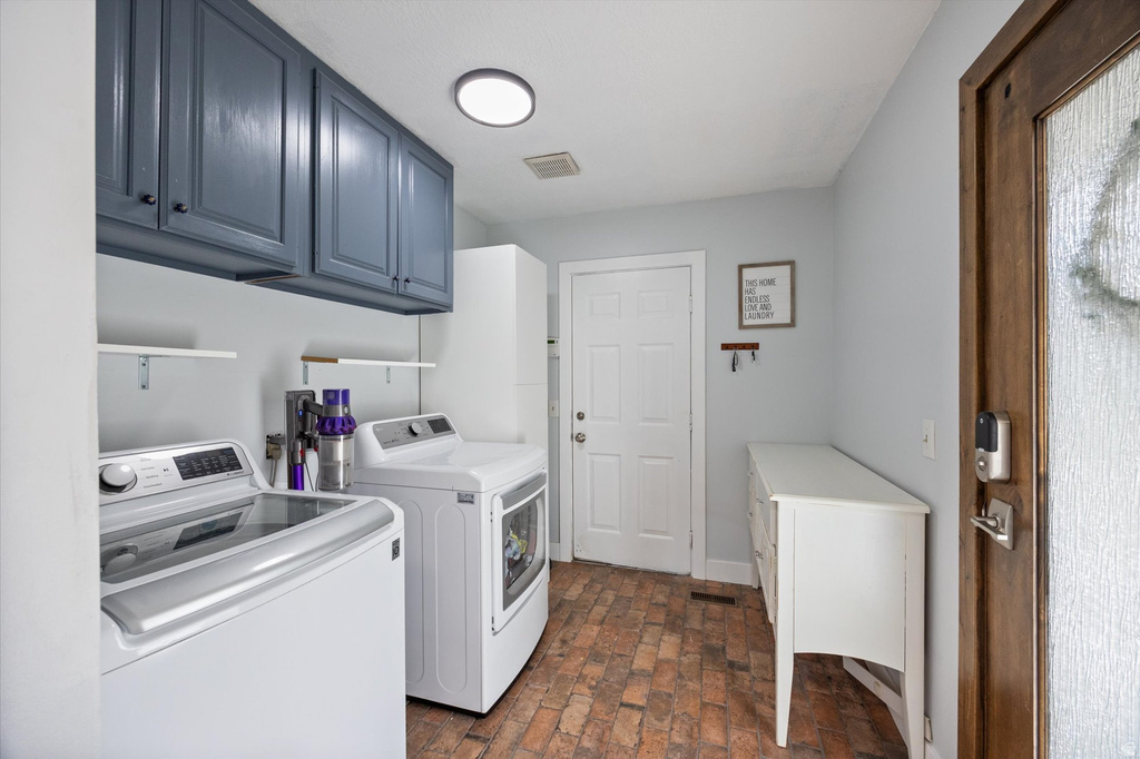 2111 GLACIER VIEW DR Sandy, UT 84092