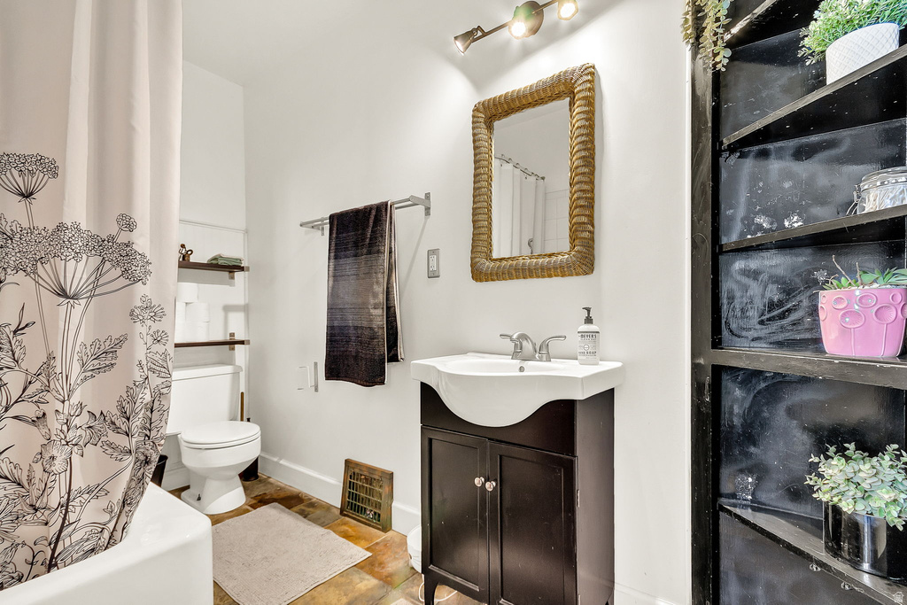 1890 S 800 E Salt Lake City, UT 84105