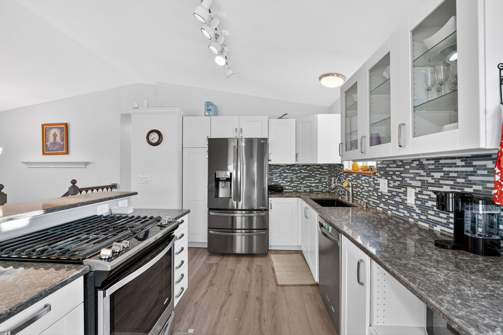 8772 S MIDVALLEY DR West Jordan, UT 84088