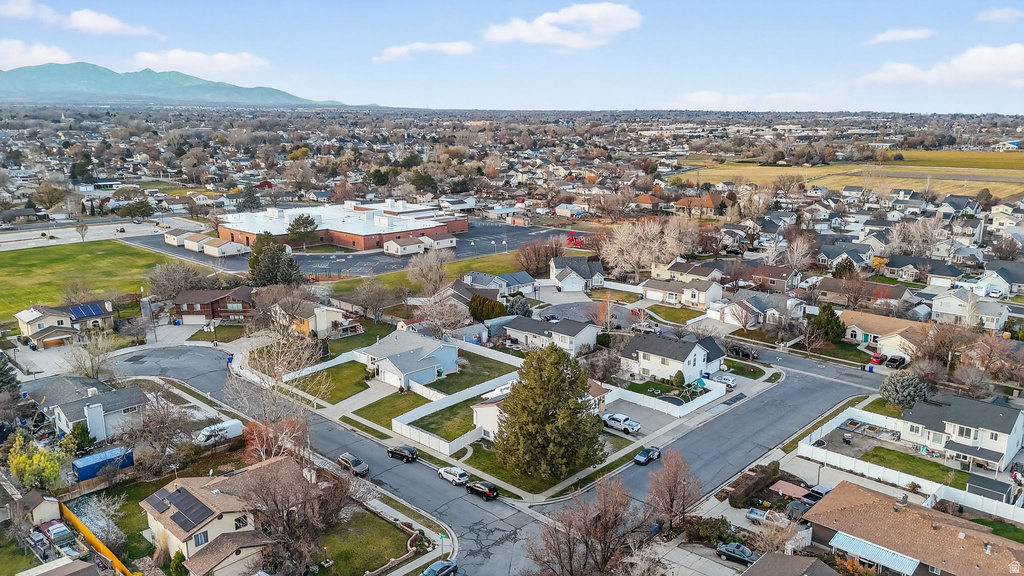 8772 S MIDVALLEY DR West Jordan, UT 84088