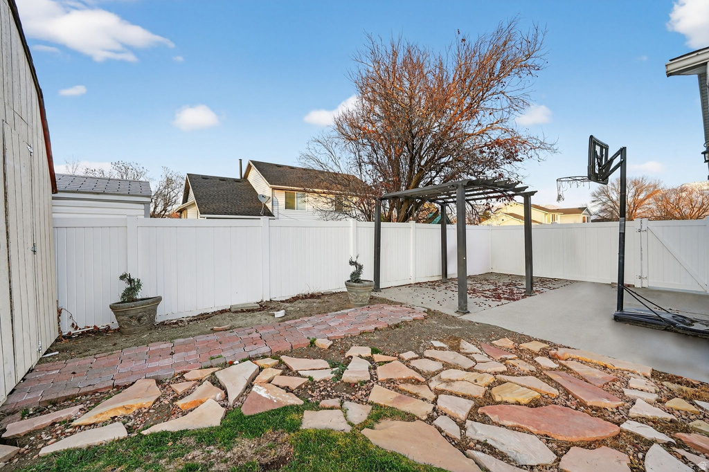 8772 S MIDVALLEY DR West Jordan, UT 84088